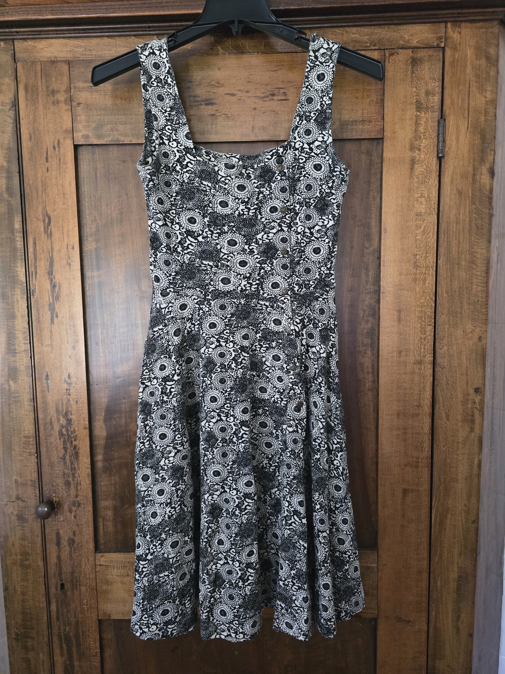 O Effie's Heart Black and White Floral-Print Midi Dress Size Small
